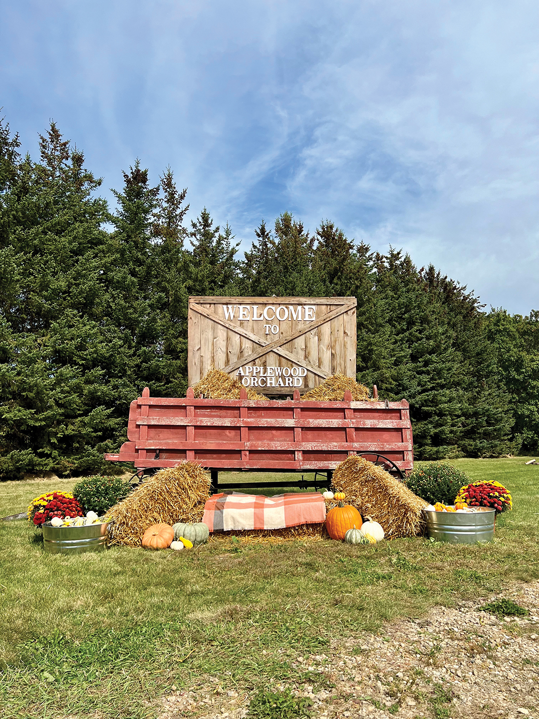 Applewood Orchard Welcome Sign