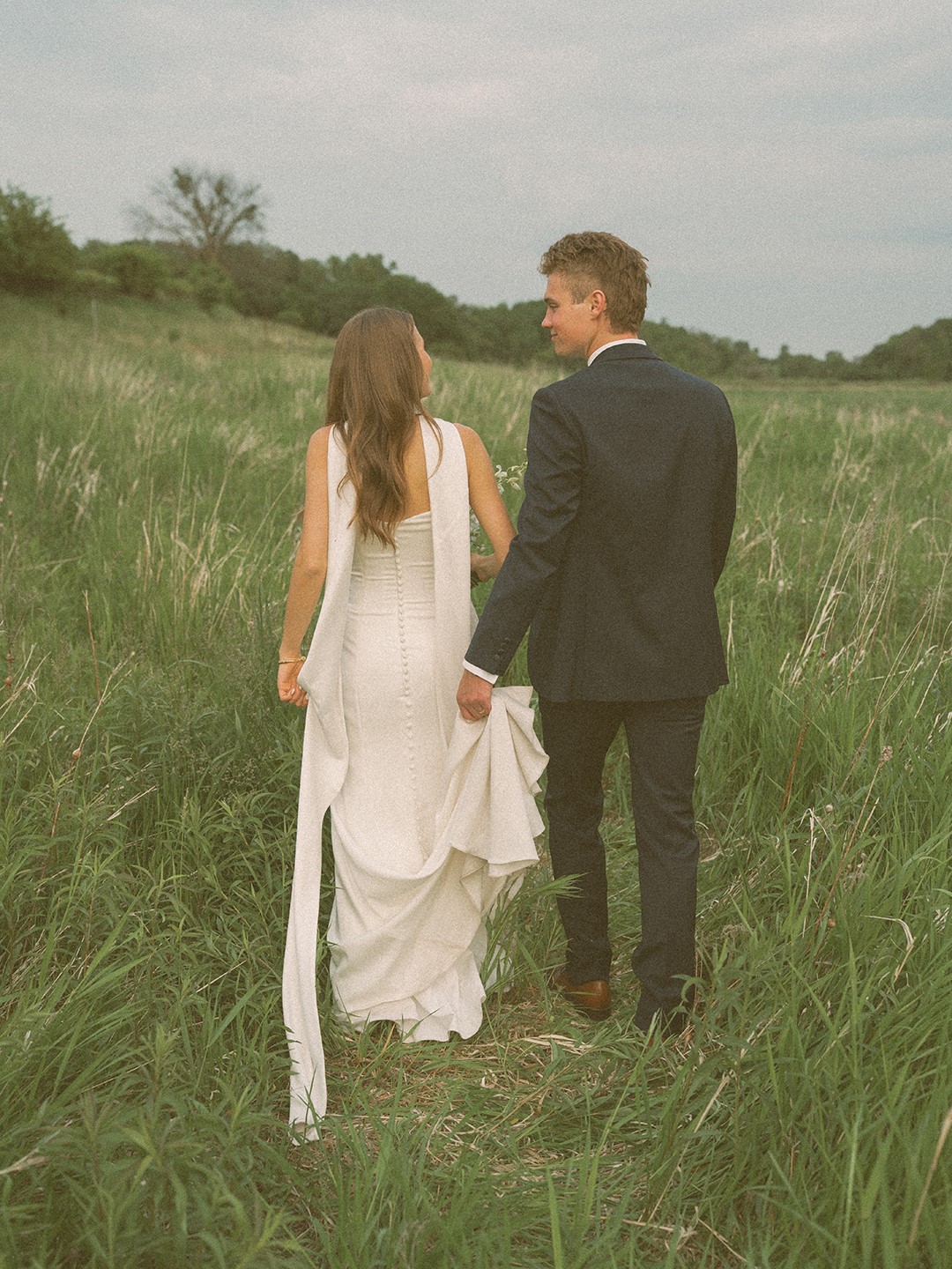 Prior Lake native Alayna Lotto married Christian Sorensen at Woodland Glasshaus at Bavaria Downsin Chaska.